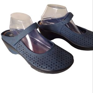 White Mountain  women's size 11 slip on wedge in blue. Suede look. EUC